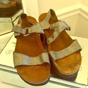 Naot women’s ankle buckle sandals silver sz 38